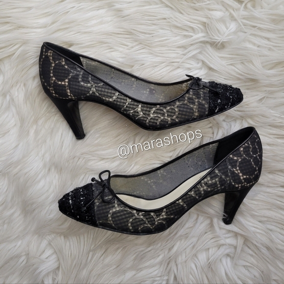 CHANEL Interlocking CC Logo Pumps - Picture 2 of 10